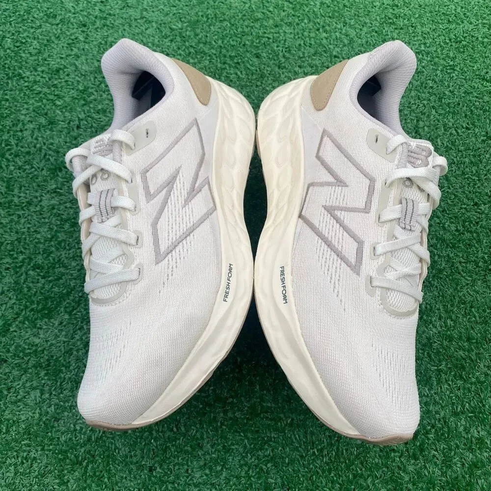 NEW BALANCE FRESH FOAM 680 V8 - Women’s Running Shoes - SIZE 8 WIDE